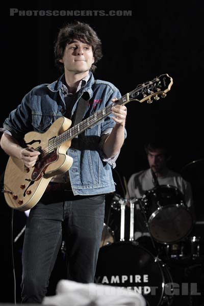 VAMPIRE WEEKEND - 2008-07-04 - PARIS - Hippodrome de Longchamp - Ezra Michael Koenig - Christopher William Tomson